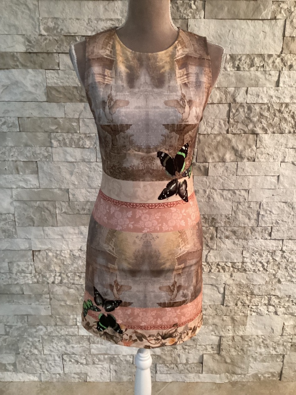 Alice + Olivia Women's Wynell A-Line Dress in the Versailles print - Picture 1 of 12